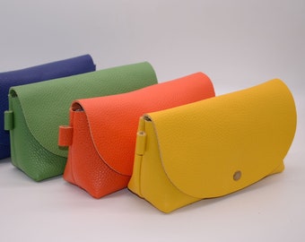 Petit sac à main minimaliste en cuir couleurs d'été, fabrication artisanale française