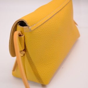 Sac à main en cuir jaune simple et minimaliste, fabrication artisanale française image 3