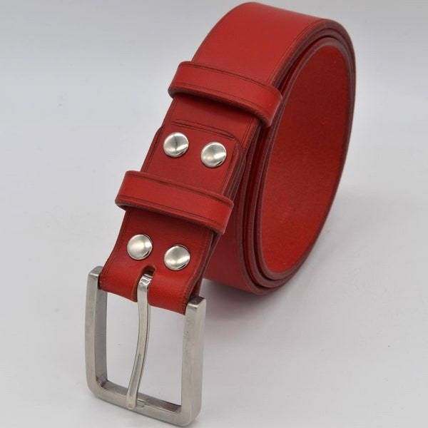 Ceinture Rouge en cuir à tannage végétal, production artisanal française.