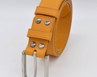 Ceinture Jaune en cuir à tannage végétal, production artisanal française.