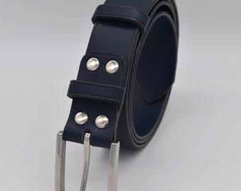 Ceinture Bleu marine en cuir à tannage végétal, production artisanal française.