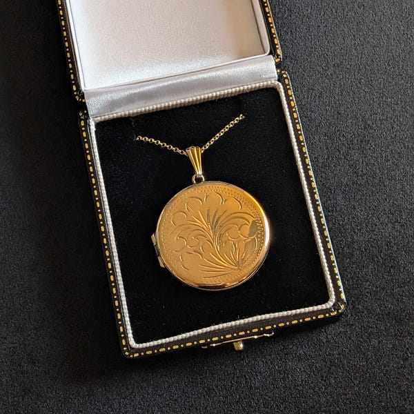 Locket 'Flora' – large vintage rolled gold round locket on a new chain