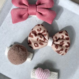 Haarspangen Set mit Schleifen und Pompon / Stoff überzogene Haarspangen für Kinder und Baby / rosa Schleifen / Geburtstag Taufe Mädchen Bild 5