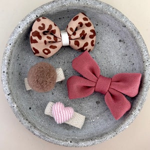 Haarspangen Set mit Schleifen und Pompon / Stoff überzogene Haarspangen für Kinder und Baby / rosa Schleifen / Geburtstag Taufe Mädchen Bild 1