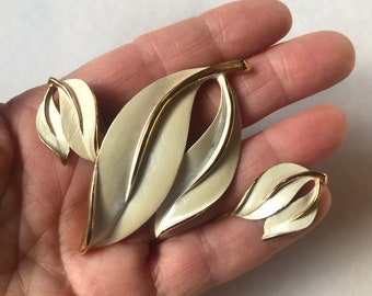 Vintage Sarah Coventry Leaf Pin and Earring Set