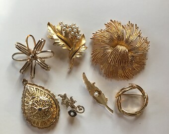 Embellishment lot of 7 Gold tone Brooches and Pendant