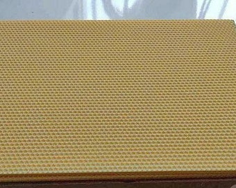 Waxy nest sheets of pure Italian beeswax