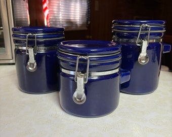 Ensemble de 3 bidons vintage en céramique bleu cobalt