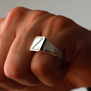Anillo con sello gótico, anillo con inicial de plata personalizado, anillo personalizado de oro, anillo con letra de plata, anillo con inicial de sello, regalo personalizado para papá