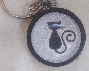 Custom Keychain Handmade Black Stamped Sitting Cat Sealed Pendant Key Chain Gift Natural Wood Setting