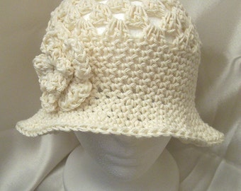 Cotton Hand Crochet Flapper 1920s Cloche Vintage Style Hat, Ecru with Flower