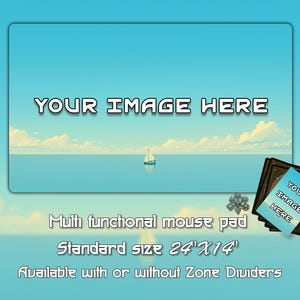 Puede incluir: Alfombrilla de ratón rectangular con una escena de cielo y océano, con un velero. El texto "YOUR IMAGE HERE" se muestra en la alfombrilla. El tamaño estándar es de 61 cm x 36 cm. Texto adicional: "Multi functional mouse pad" y "Available with or without Zone Dividers."