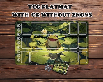 Puede incluir: Alfombrilla de juego TCG rectangular con un diseño de rana sonriente en un estanque con nenúfares y flores. La alfombrilla tiene zonas numeradas y el texto "TCG PLAYMAT WITH OR WITHOUT ZNONS" en blanco.