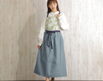Delantal de vestir con estampado de flores silvestres "Mountain Heath", delantal con falda larga fruncida, largo, diseño japonés, enviado desde Japón.