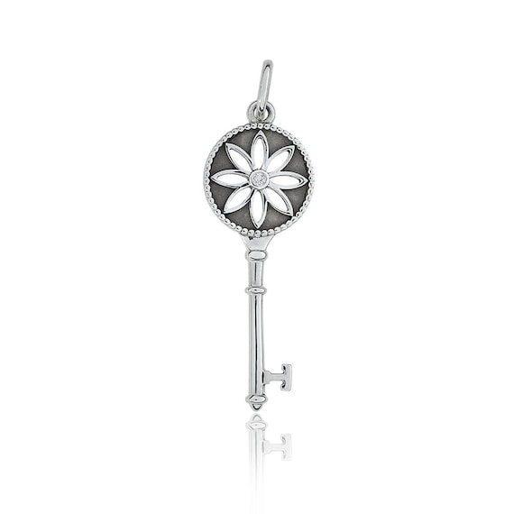 Daisy key pendant discount