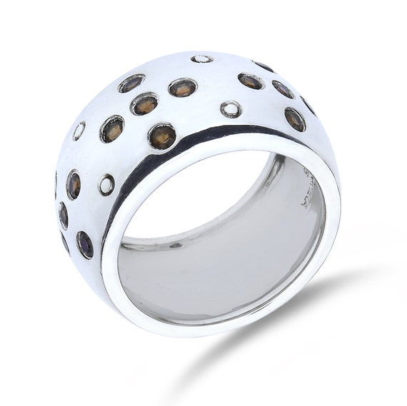 スターリングシルバーのドーム型ワイドバンドスモーキークォーツ入り  