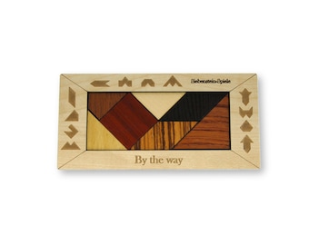 Rompecabezas de madera By The Way: un rompecabezas único con letras del alfabeto para adultos, un regalo desafiante para los amantes de los rompecabezas, un juguete de lógica 2D para la decoración de la oficina.