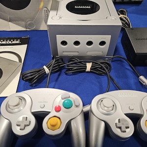Nintendo GameCube Silver-console met 2 controllers, kabels, doos en handleiding - Werkt, getest.