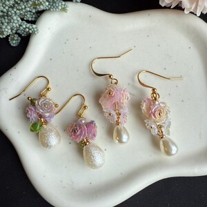 Pendientes de rosa hechos a mano, pendientes colgantes de flores de hadas, pendientes de boda, joyería nupcial, pendientes de dama de honor, regalo de cumpleaños