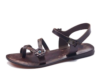 Brown Leather Thong Flat Sandals For Womens With Strap