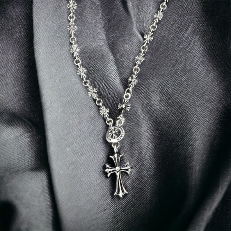 Collana in stile cromato Catena gotica placcata in argento con design a croce, gioielli cromati unici ispirati alla croce immagine 8