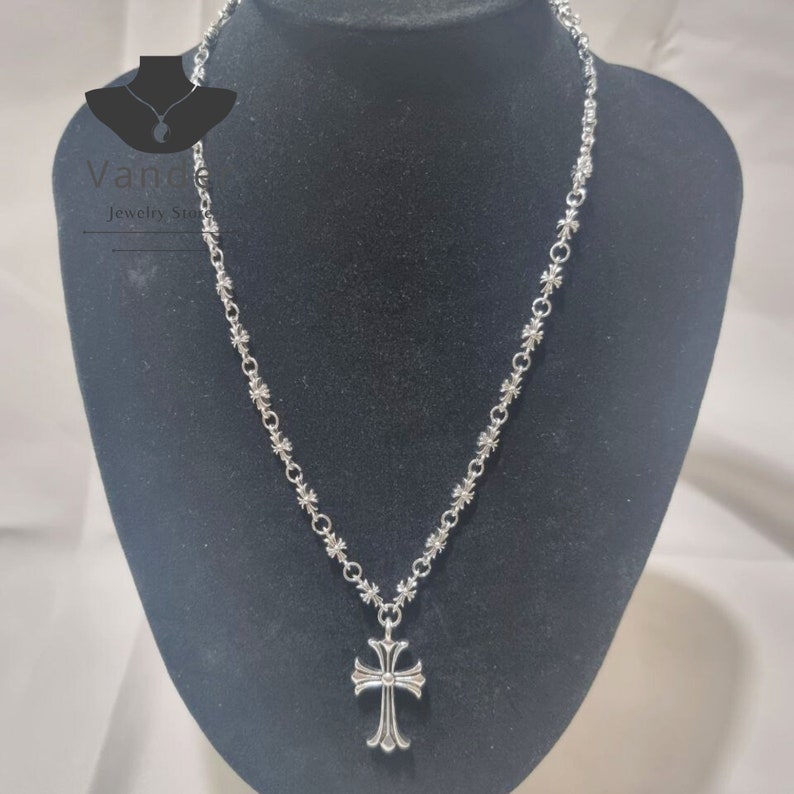 Collana in stile cromato Catena gotica placcata in argento con design a croce, gioielli cromati unici ispirati alla croce immagine 2