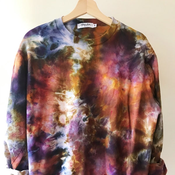 Handgefärbtes Baumwoll-Sweatshirt mit Rundhalsausschnitt in Tigerauge, Anna Joyce, Portland, OR. Tie-Dye