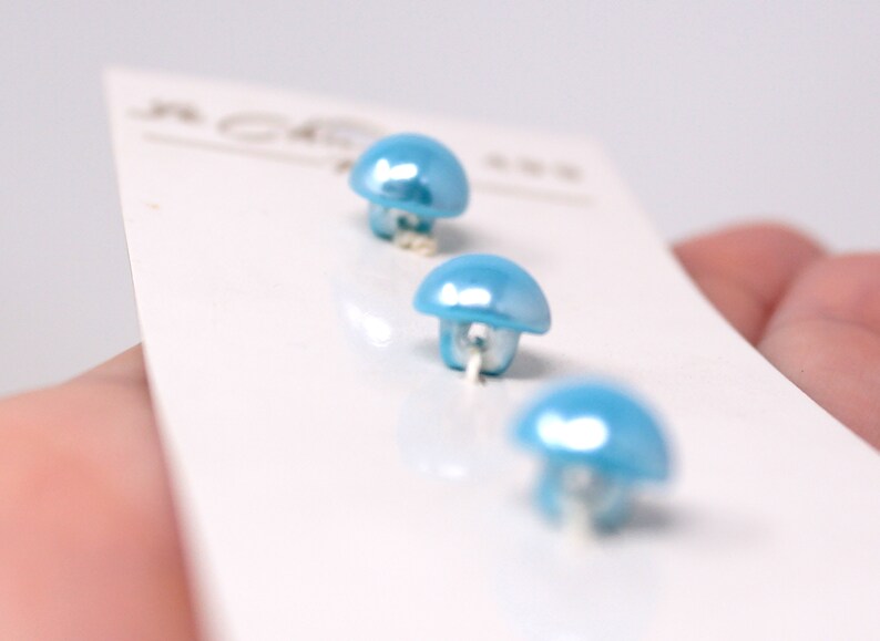 Vintage La Chic 3 Pack Blue Pearl Shank Buttons 499 Vintage Sewing, Retro Sewing image 4