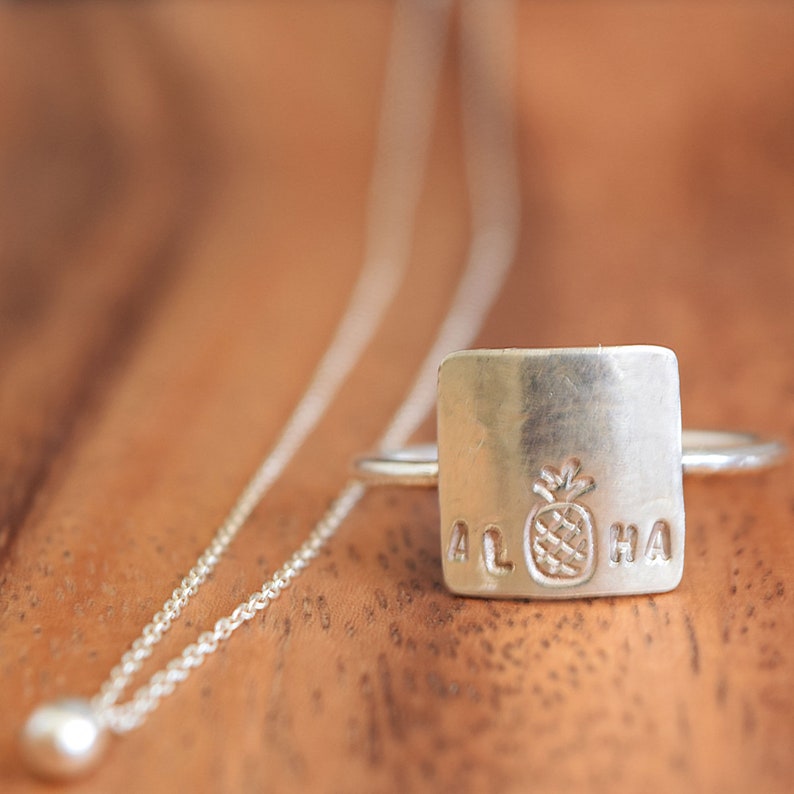 Aloha Handstamped Ring Anneau carré Sterling Silver image 3