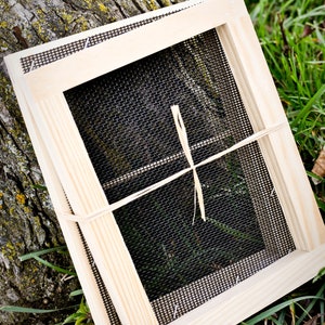 5x7" handcrafted mould and deckle.