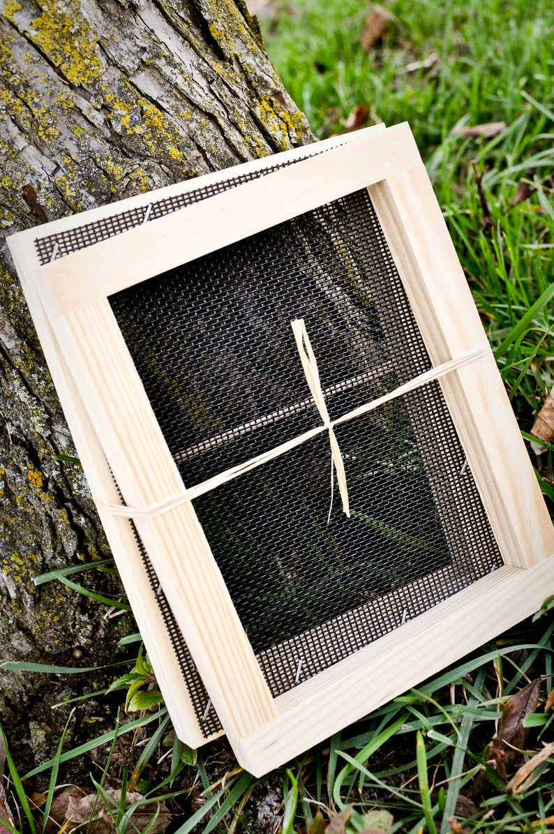 5x7" handcrafted mould and deckle.