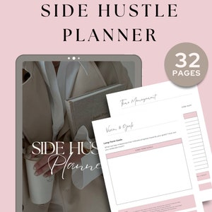 Könnte beinhalten: Ein digitaler Planer mit rosa Hintergrund und einem weißen Tablet-Bildschirm. Der Tablet-Bildschirm zeigt eine Planerseite mit dem Text "Side Hustle Planner" und "Time Management" und "Vision & Goals". Die Planerseite hat einen Abschnitt für "Langfristige Ziele" mit einem leeren Platz zum Schreiben. Das Tablet befindet sich auf einer weißen Oberfläche. Das Bild enthält auch einen Kreis mit dem Text "32 Seiten" in hellbrauner Farbe.