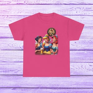 Camiseta princesas Disney, Cenicienta, Blancanieves, Sirenita, amigas, despedida soltera, viaje, regalo, mujer empoderada, moderna, actual imagen 4