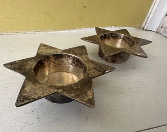 Restoration Hardware Par de portavelas votivas con forma de estrella y placa plateada pequeña