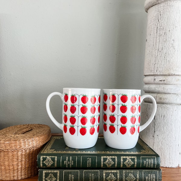 Vintage Arabia Finland Style Strawberry Mug