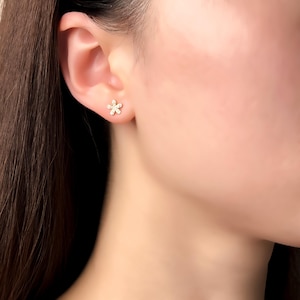 Dainty Flower Stud Earrings Minimalist Diamond Stud Earrings For Sister Birthday Earring Gift Set For Friend  Perfect Gift For Everyday Wear