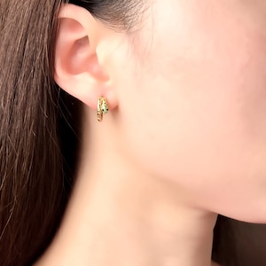 18K Gold Plated Snake Huggie Earrings Minimalist Cobra Snake Hoop Earring Emerald Diamond Snake Earrings For Friend Birthday Gifts For Women