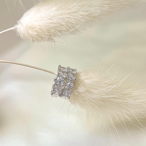Pendientes de aro con pavé de diamantes minimalistas para mujer, aro con diamantes chapado en oro blanco, regalo de cumpleaños para novia