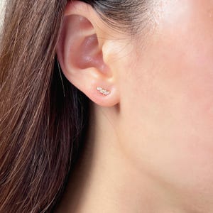 Delicato orecchino a forma di fiore con diamanti, orecchino a perno minimalista per cartilagine Delicato orecchino a forma di diamante per piercing al secondo foro, orecchino a perno in regalo