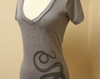 Snake and Stars hand printed V Neck medium