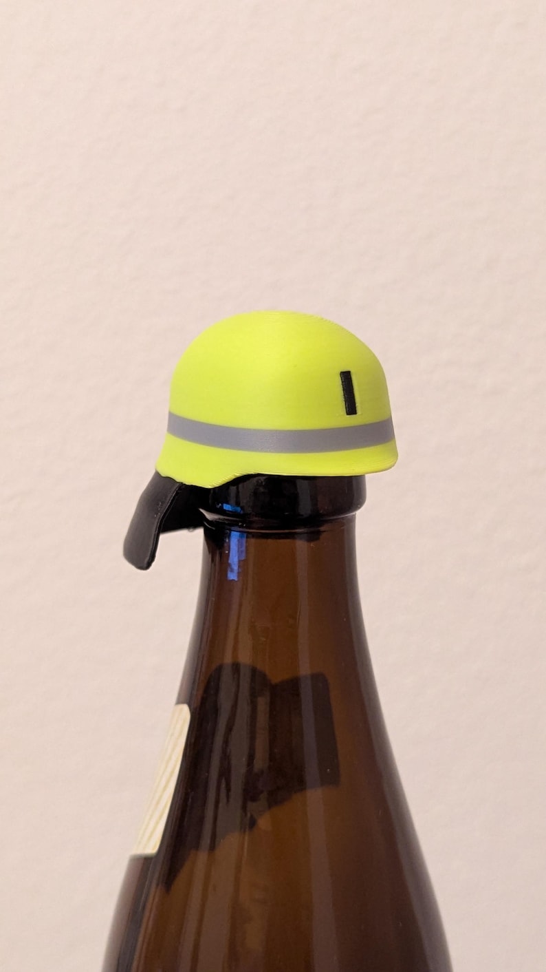 Feuerwehrhelm mit Stellvertretenden Kommandanten Strich in Schwarz