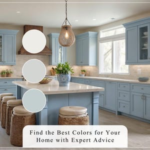 Puede incluir: Una cocina azul claro con gabinetes e isla a juego, con una campana extractora de madera y una l&aacute;mpara colgante tejida. La imagen incluye muestras de color y el texto "Find the Best Colors for Your Home with Expert Advice."