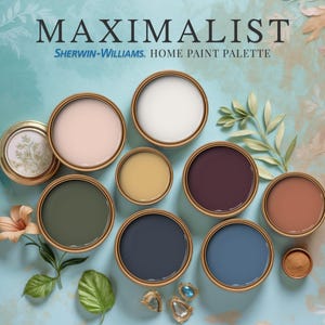 Op de afbeelding: Een verfkleurenpalet met de titel "MAXIMALIST SHERWIN-WILLIAMS. HOME PAINT PALETTE". Het palet bevat negen verfkleuren in kleine ronde containers met gouden deksels. De kleuren zijn wit, lichtroze, geel, donkerrood, bruin, donkergroen, donkerblauw, lichtblauw en een lichtbruin.