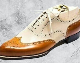 Scarpe bianche e marrone chiaro da uomo fatte a mano, scarpe da spettatore per scarpe eleganti da uomo