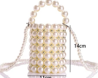 Erhöhen Sie Ihre Mode mit unserer Pearl Pouch Clutch: Mühelose Eleganz