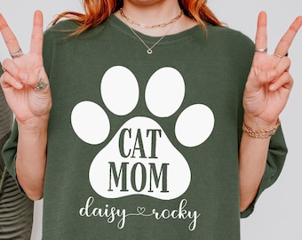 Custom Cat Mom Shirt, Cat Mom Shirt with Names, Custom Pet Shirt, Cat Mom Tee, Christmas Gift, Cat Mom Gift, Gift for Cat Mom, Cat Lovers