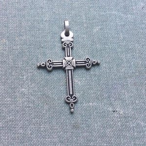 Beautiful Cross Pendant Silver  Tone Vintage 1980s Rare find Fashion Jewellery
