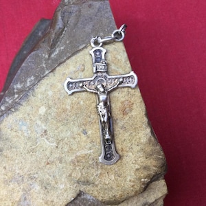 Antikes Französisches Sterlingsilber Kruzifix-Kreuz-Anhänger Markenzeichen Religiöses Geschenk für alle Christlich-Katholische Vintage 1910 Art Nuoveau Seltener Fund