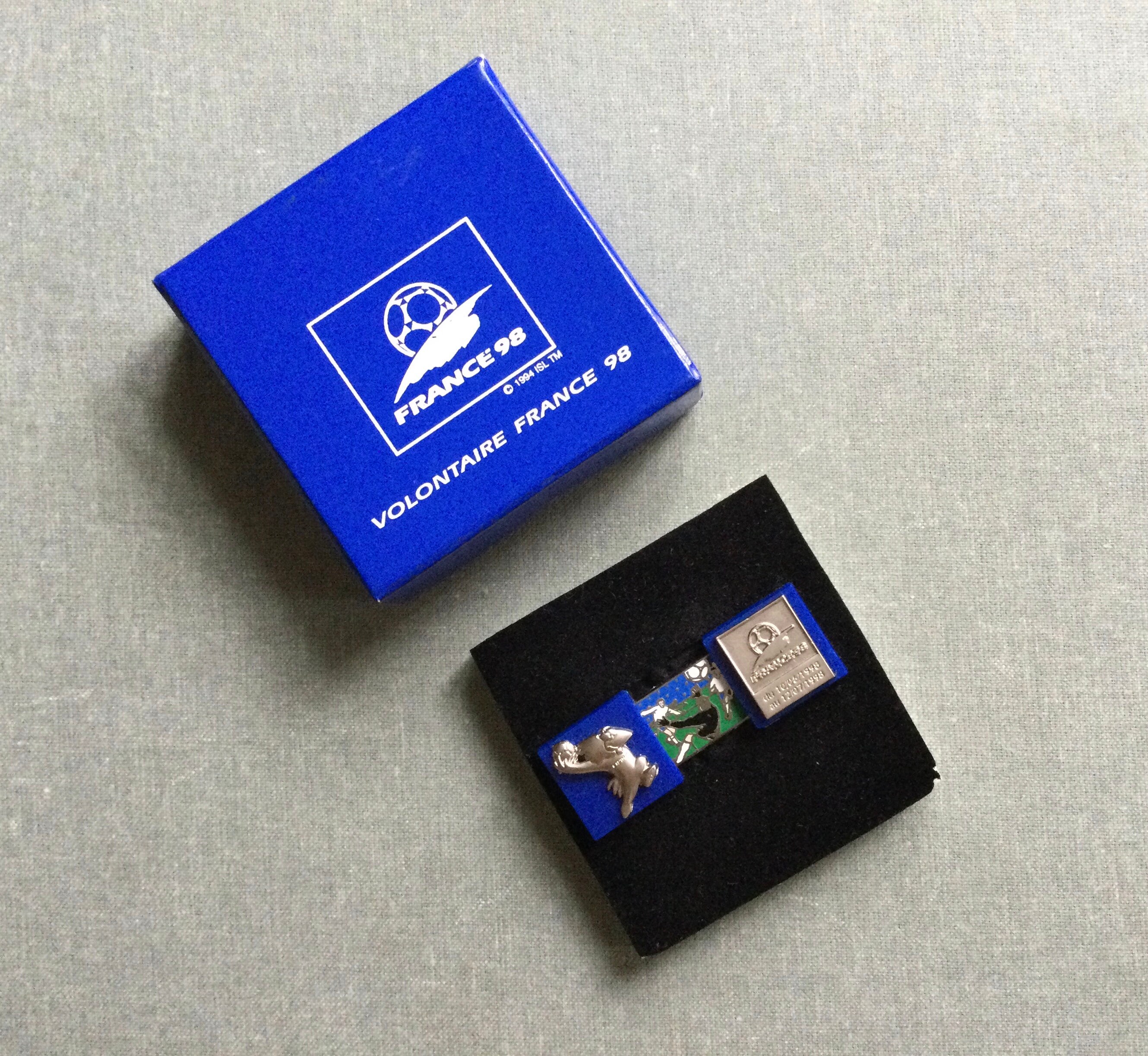 w杯1998フランスCOLLECTOR PIN SET FIFA World Cup 1998 France Gillette 32 Pins In A Frame