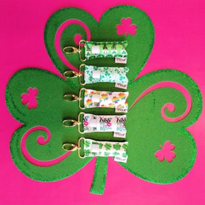Kiss Me I'm Irish LippyClip® Lip Balm Holder for chapstick, clip-on keychain, chapstick holder, st patricks day, shamrock, lucky, pot o gold immagine 2